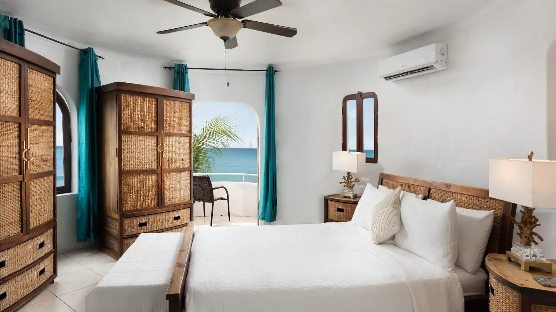 Coralita Apartments Saint Michael