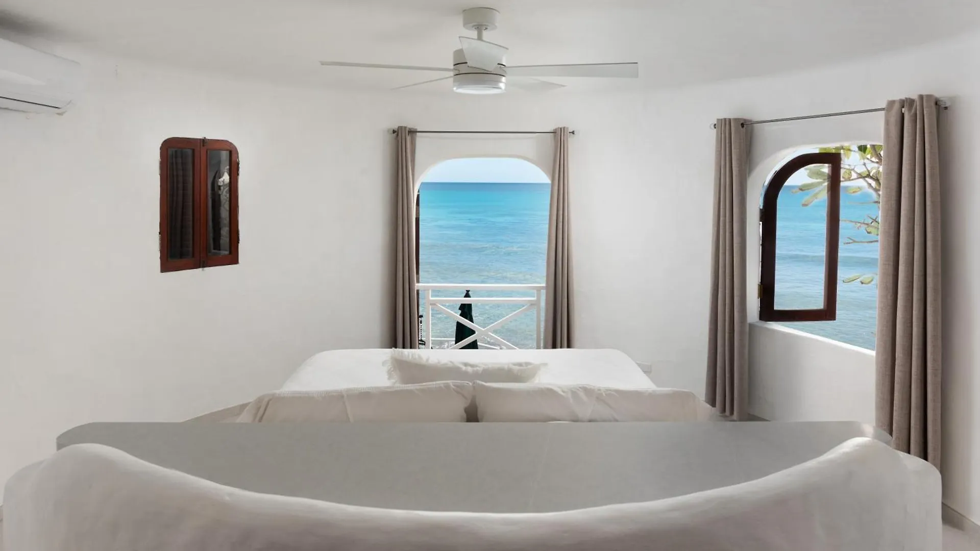 Coralita Apartments Saint Michael